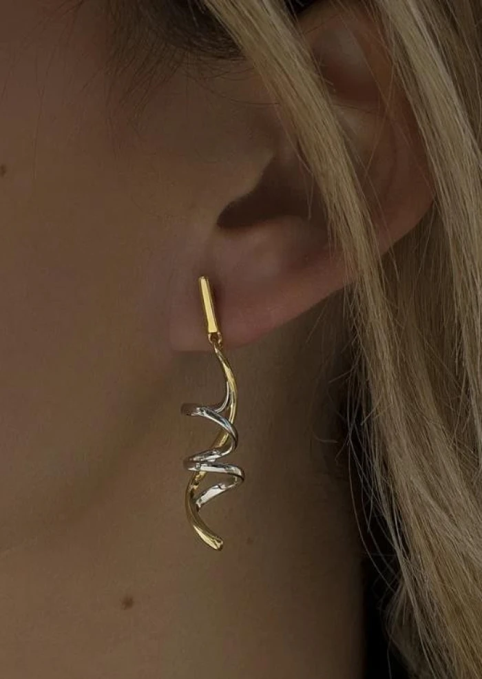 Pendientes originales bicolores diseño tirabuzón