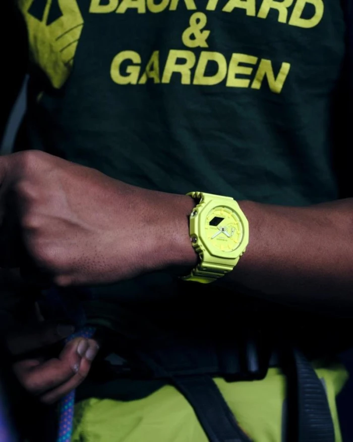 CASIO 2100 AMARILLO