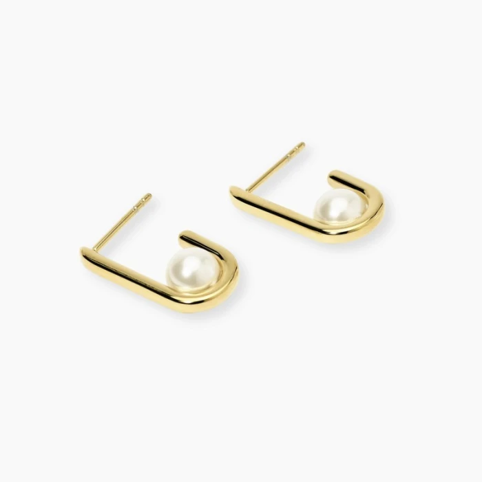 Pendientes dorados con perlas de concha