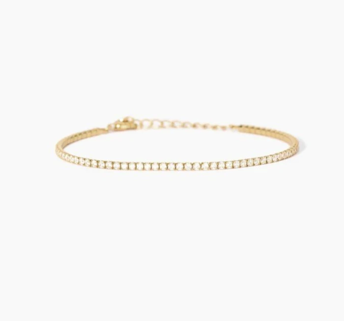 Pulsera fina de tenis en plata chapada en oro con circonitas.