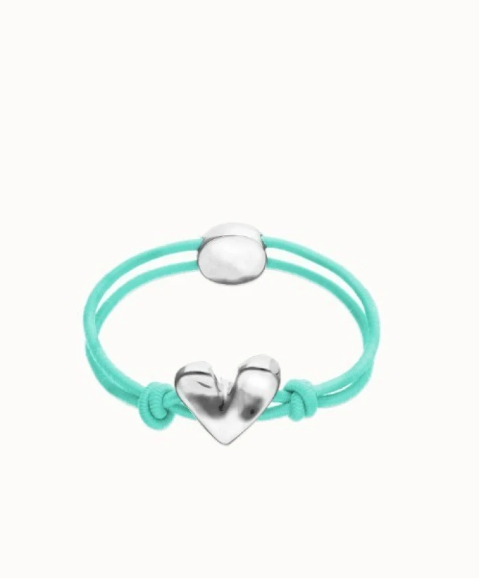 Pulsera de hilo elástico turquesa con corazón bañado en plata de ley