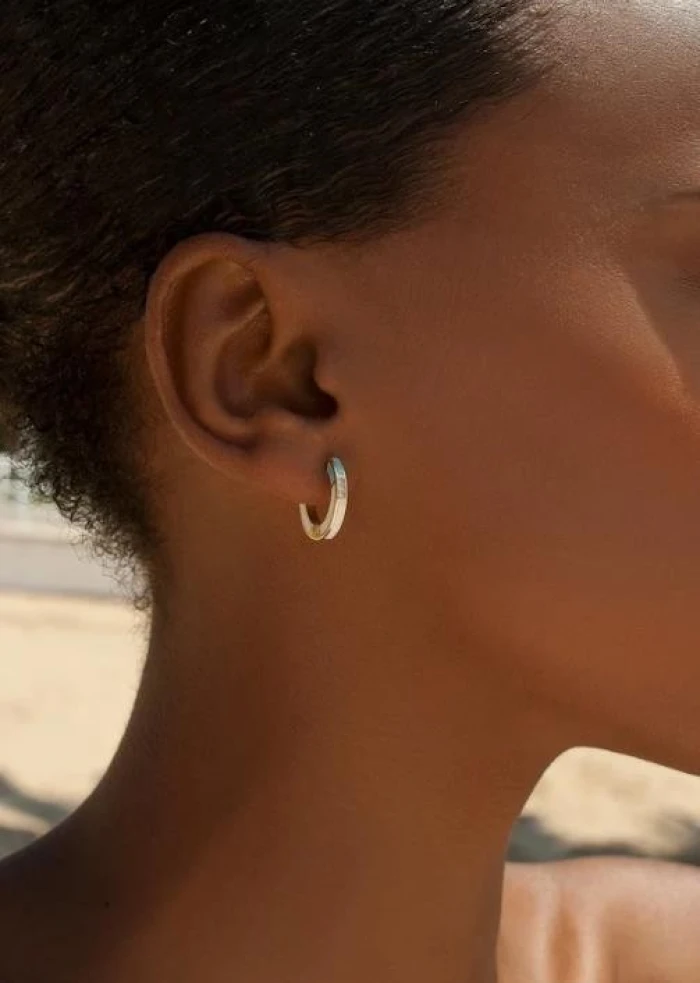 Pendientes aros pequeños diseño esmalte bicolor y circonitas