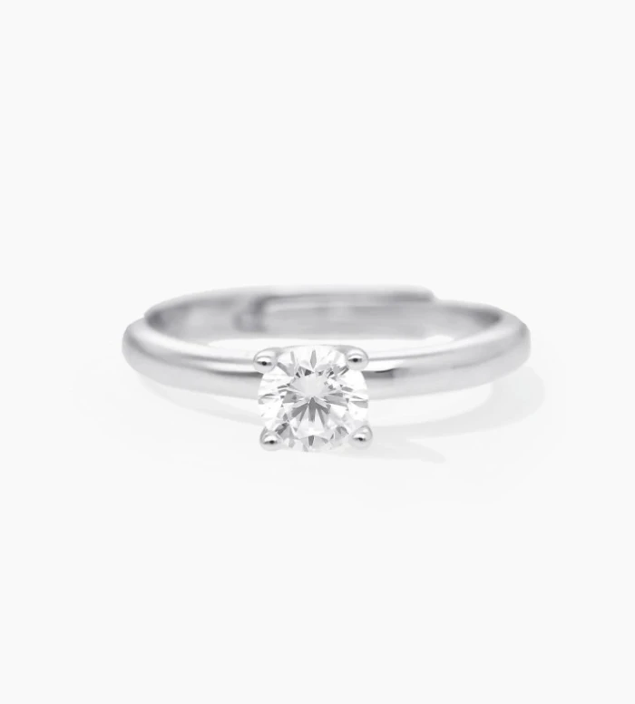 Anillo solitario de plata con circonita