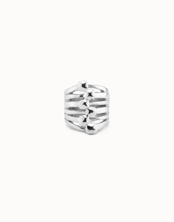 Anillo bañado en plata efecto múltiples con detalles de cabezas de clavo