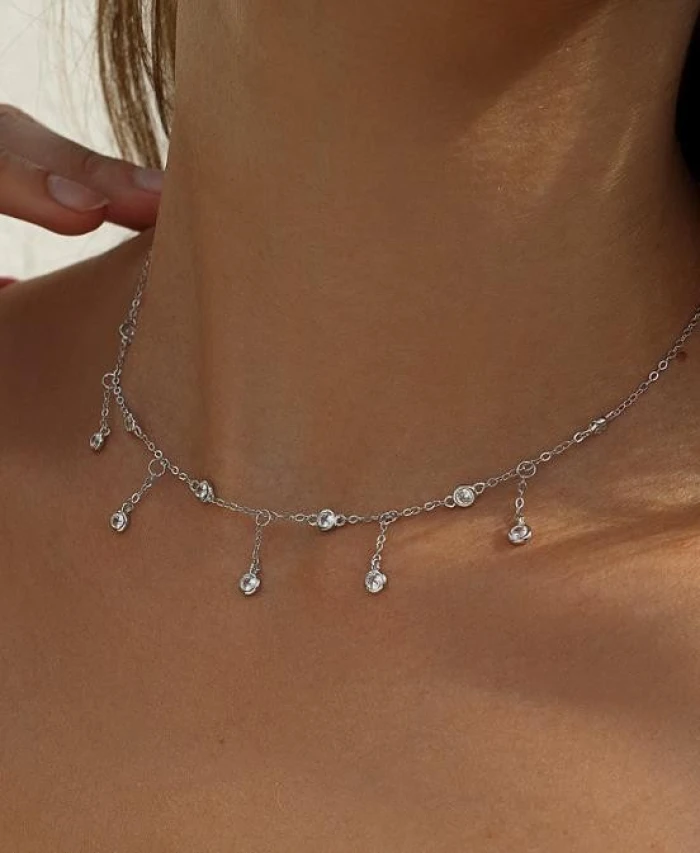 Collar con colgantes de plata con diseño de cascada de circonitas