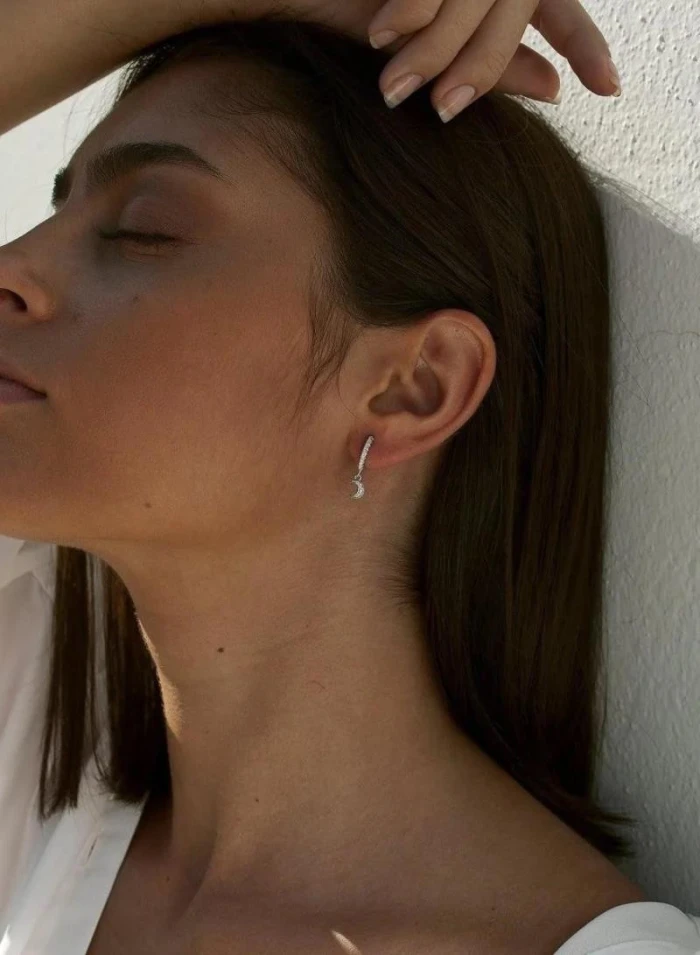 Pendientes aros con colgantes diseño de luna con circonitas