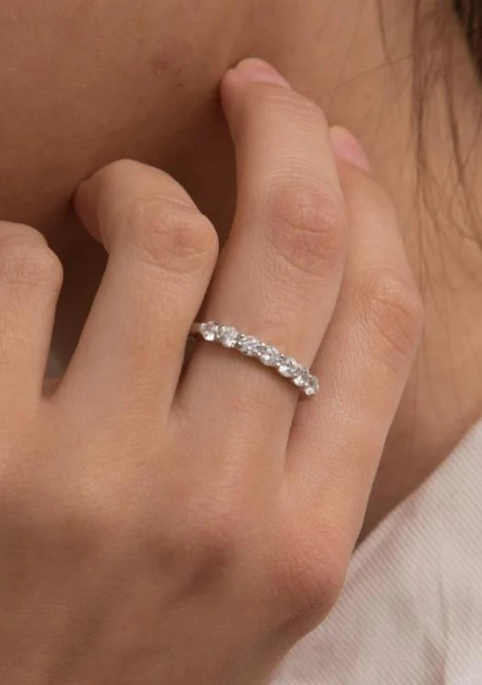 Anillos finos diseño deslumbrante con circonitas