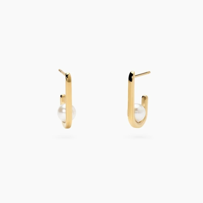 Pendientes dorados con perlas de concha