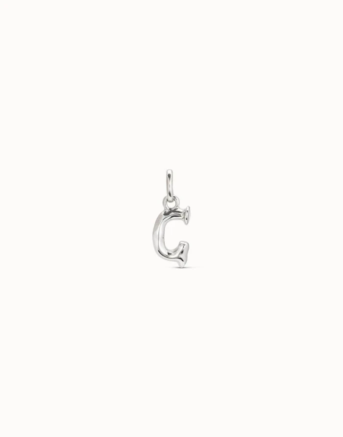 Charm bañado en plata de ley de letra G