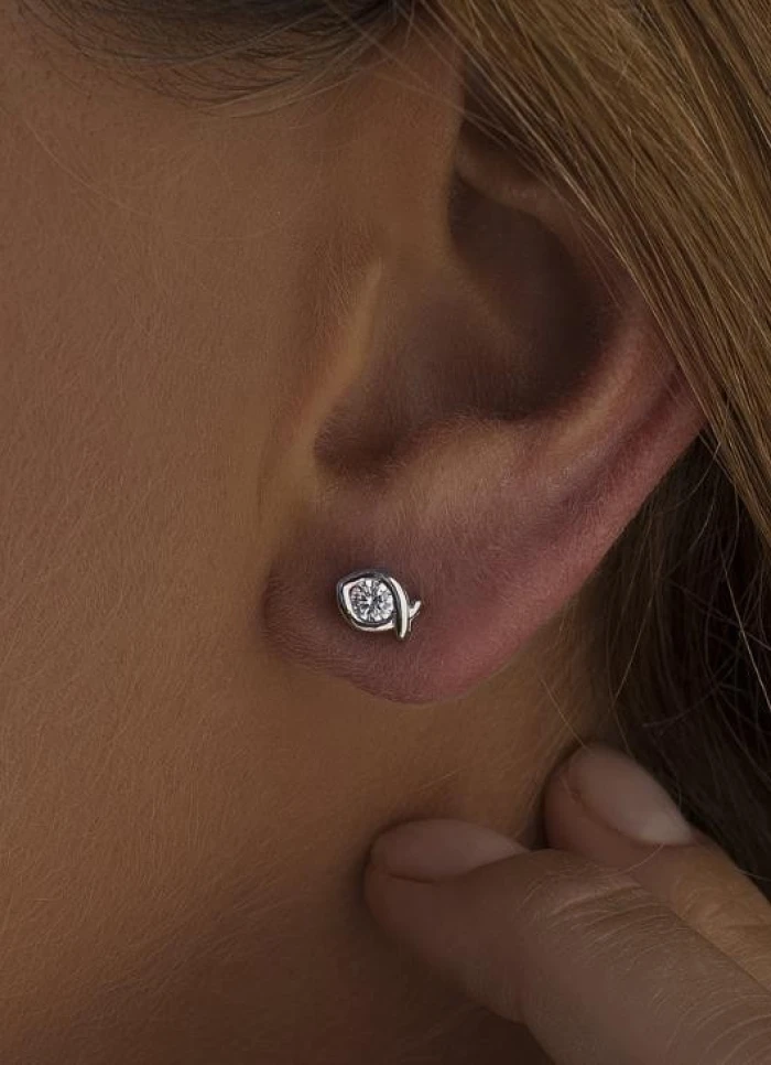 Pendientes brillantes pequeños diseño oval con circonita