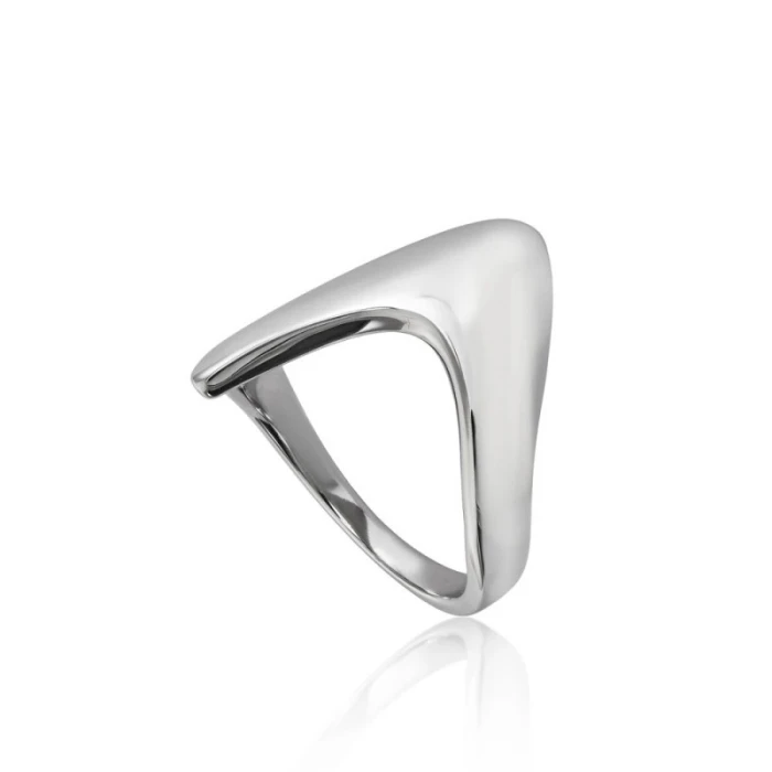 ANILLO DE DE PLATA CON PUNTA TRIANGULAR