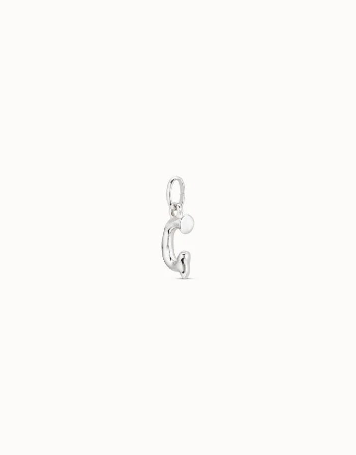 Charm bañado en plata de ley de letra G