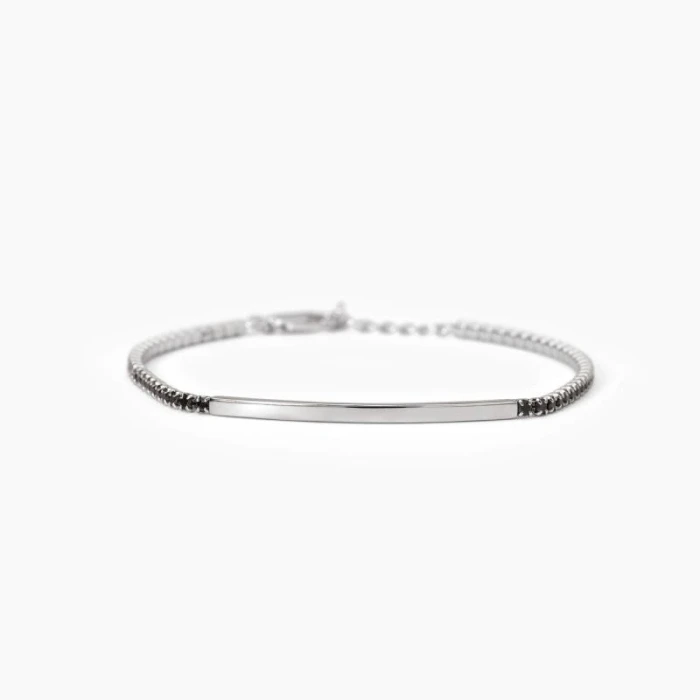 Pulsera de plata con placa y circonitas negras.