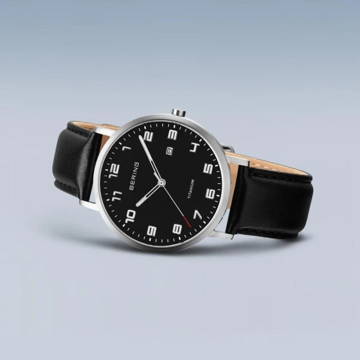 Reloj Bering Titanium  Negro y Plateado Cepillado, Analógico