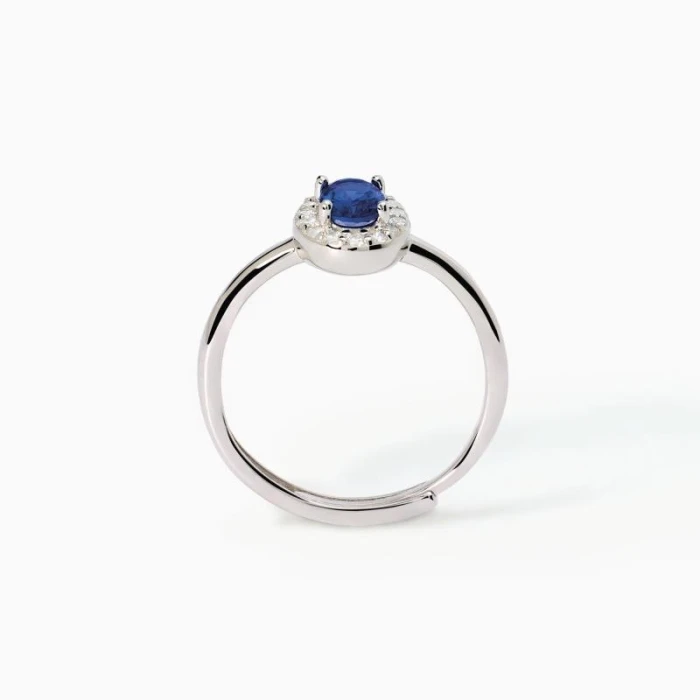 Anillo con zafiro sintético ovalado¿FRESCO O RETRO?
