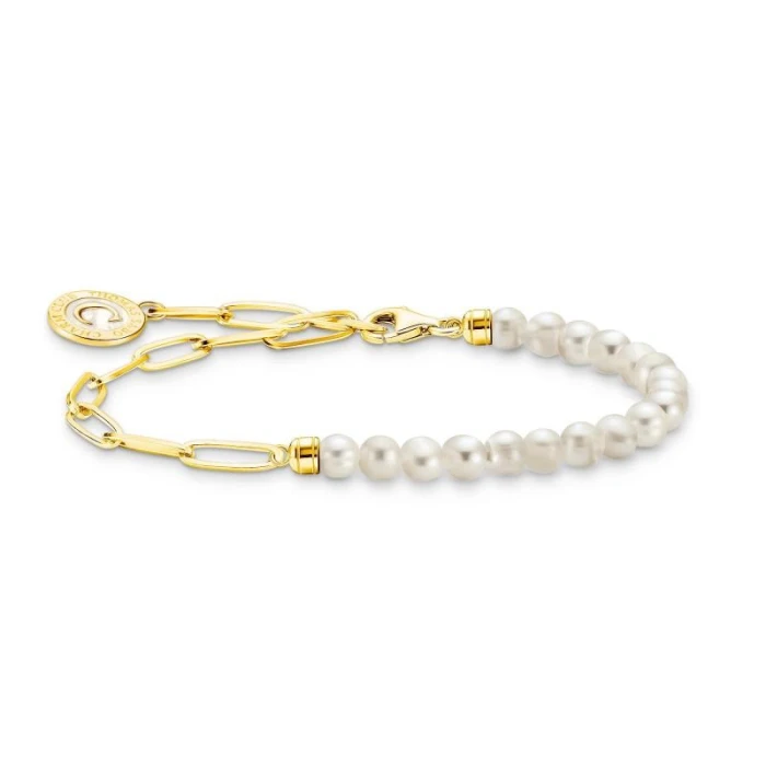 PULSERA CHARM CON PERLAS BLANCAS Y CHARMISTA MEDALLA CHAPADO