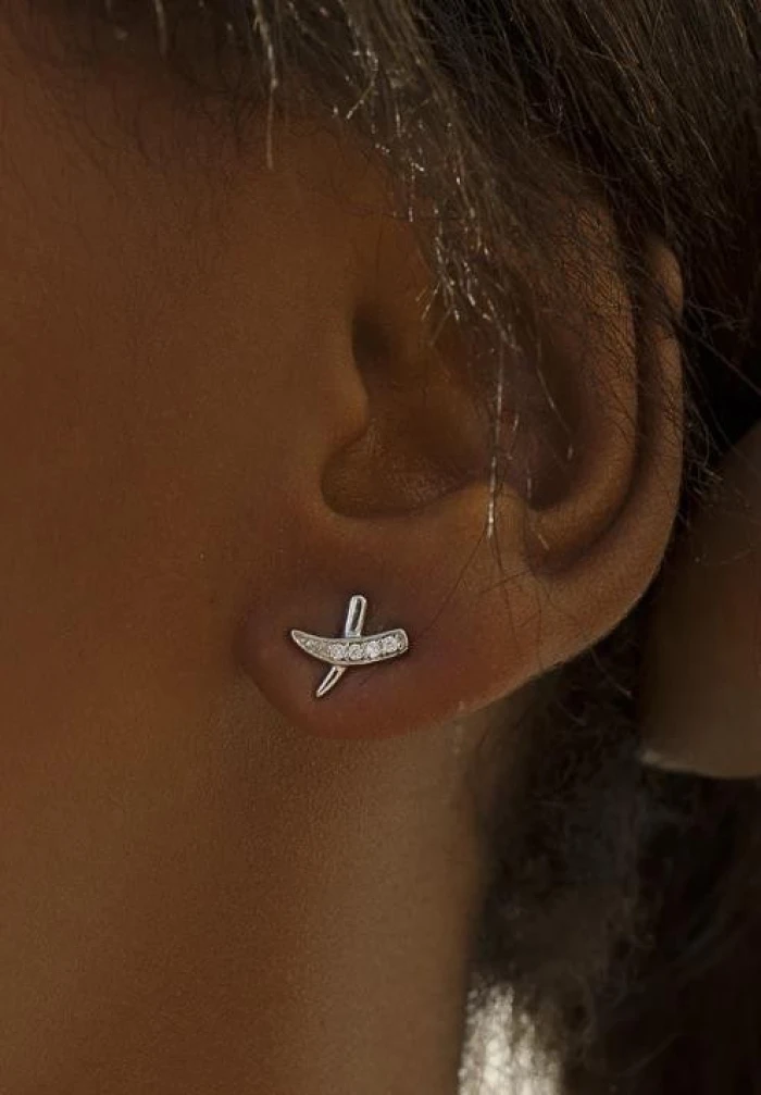 Pendientes brillantes pequeños diseño cruzado con circonitas
