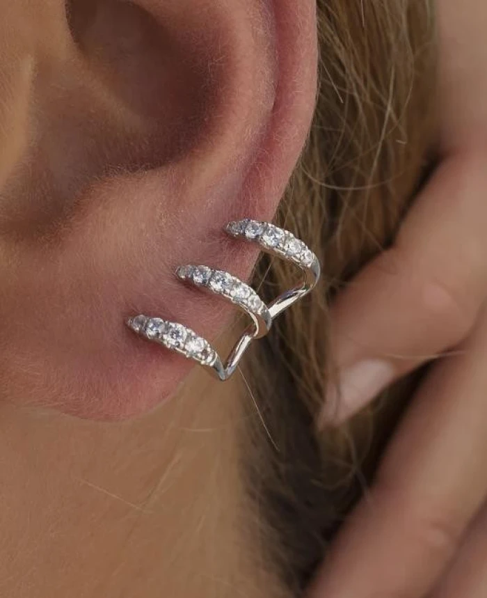 Pendientes originales diseño tres garras con circonitas
