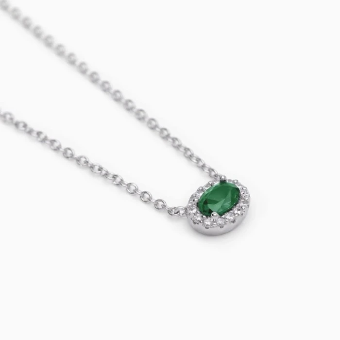 Gargantilla de plata con esmeralda sintética ovalada¿FRESCO O RETRO?