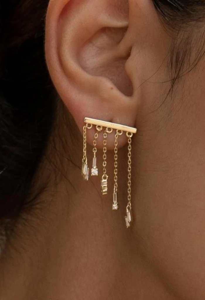 Pendientes originales estilo cortina con circonitas