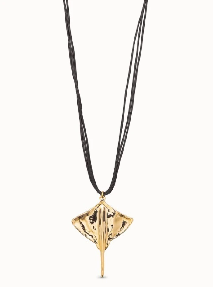 Colgante en cuero y baño en oro de 18K con forma de mantarraya