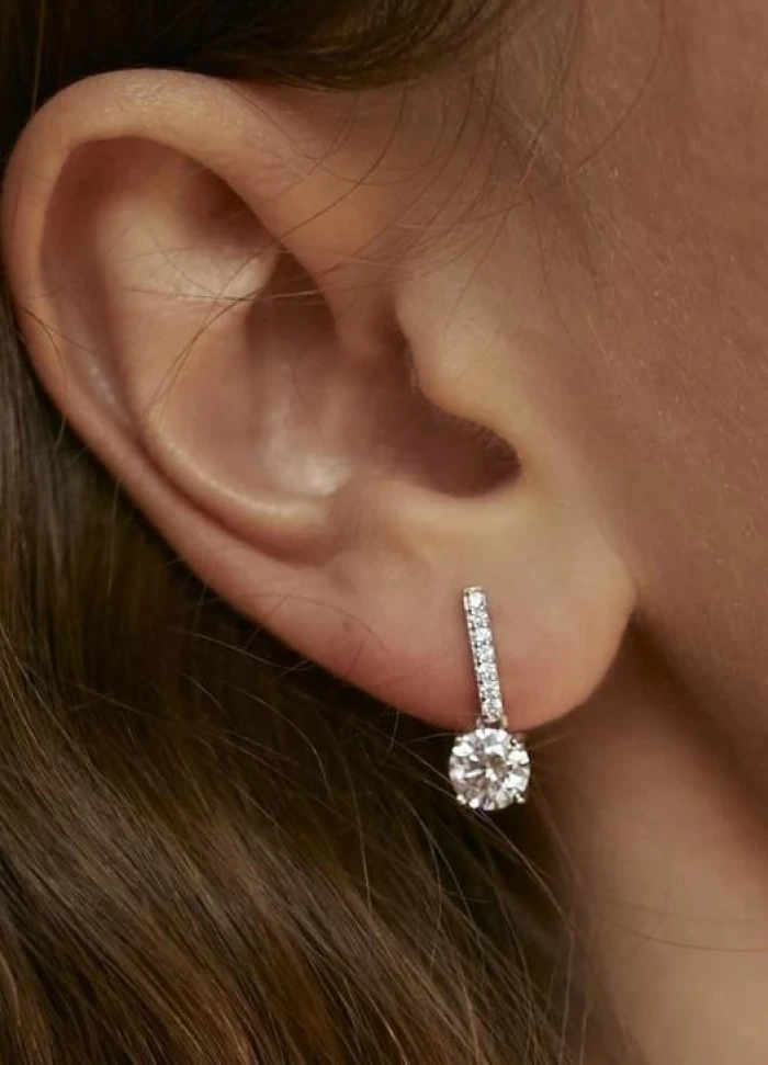 Pendientes brillantes pequeños diseño palo con circonita